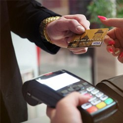 Man handing women credit card