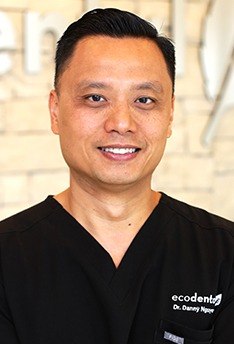 Head shot of Danny Nguyen, DDS