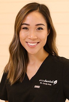 Head shot of Cindy Hua, DMD